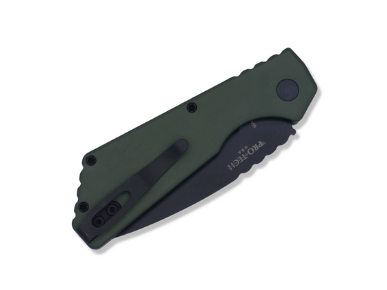 Strider PT+ - Green Solid handle / Black Magnacut / Blasted Hardware + Clip / SERIALIZED