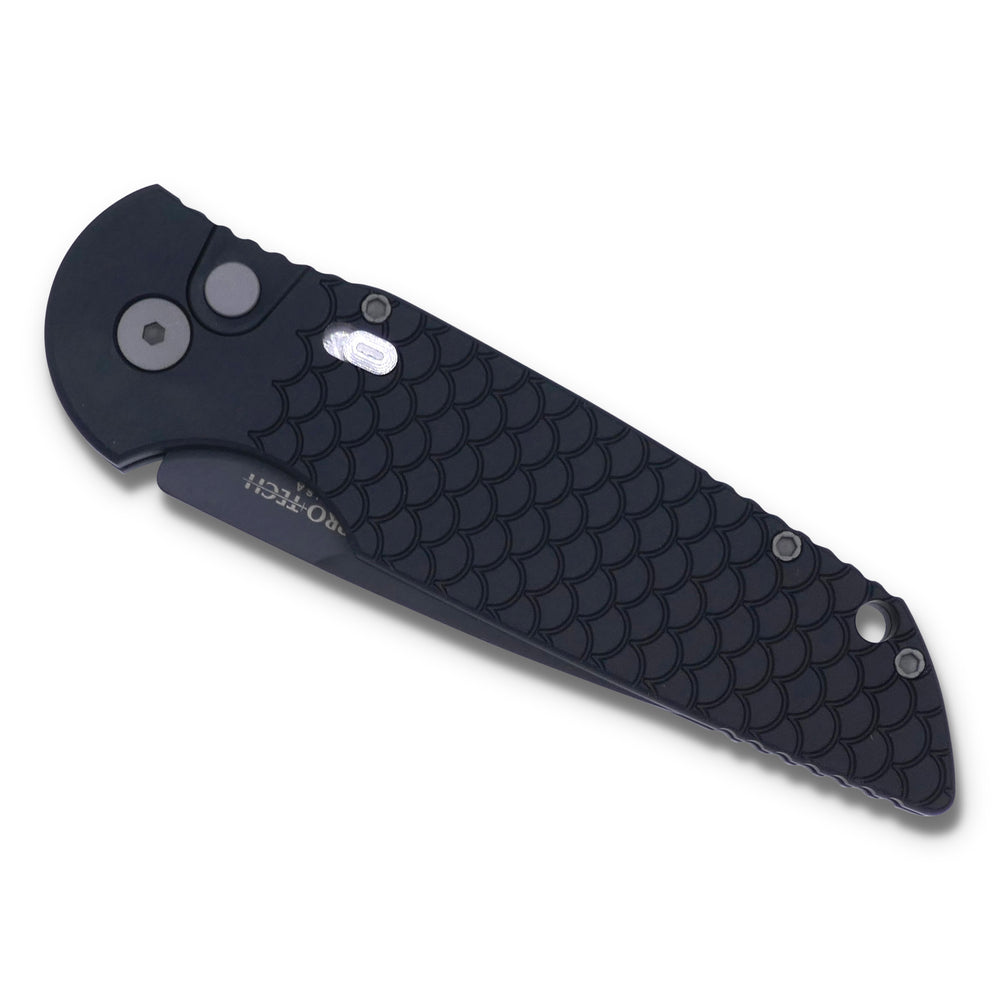 
                      
                        Tactical Response 3 - 3.5” Clip Point Blade / Black Handle with “ Fish Scale “ Engraved Frame / Black Blade - Crimson Tactical
                      
                    